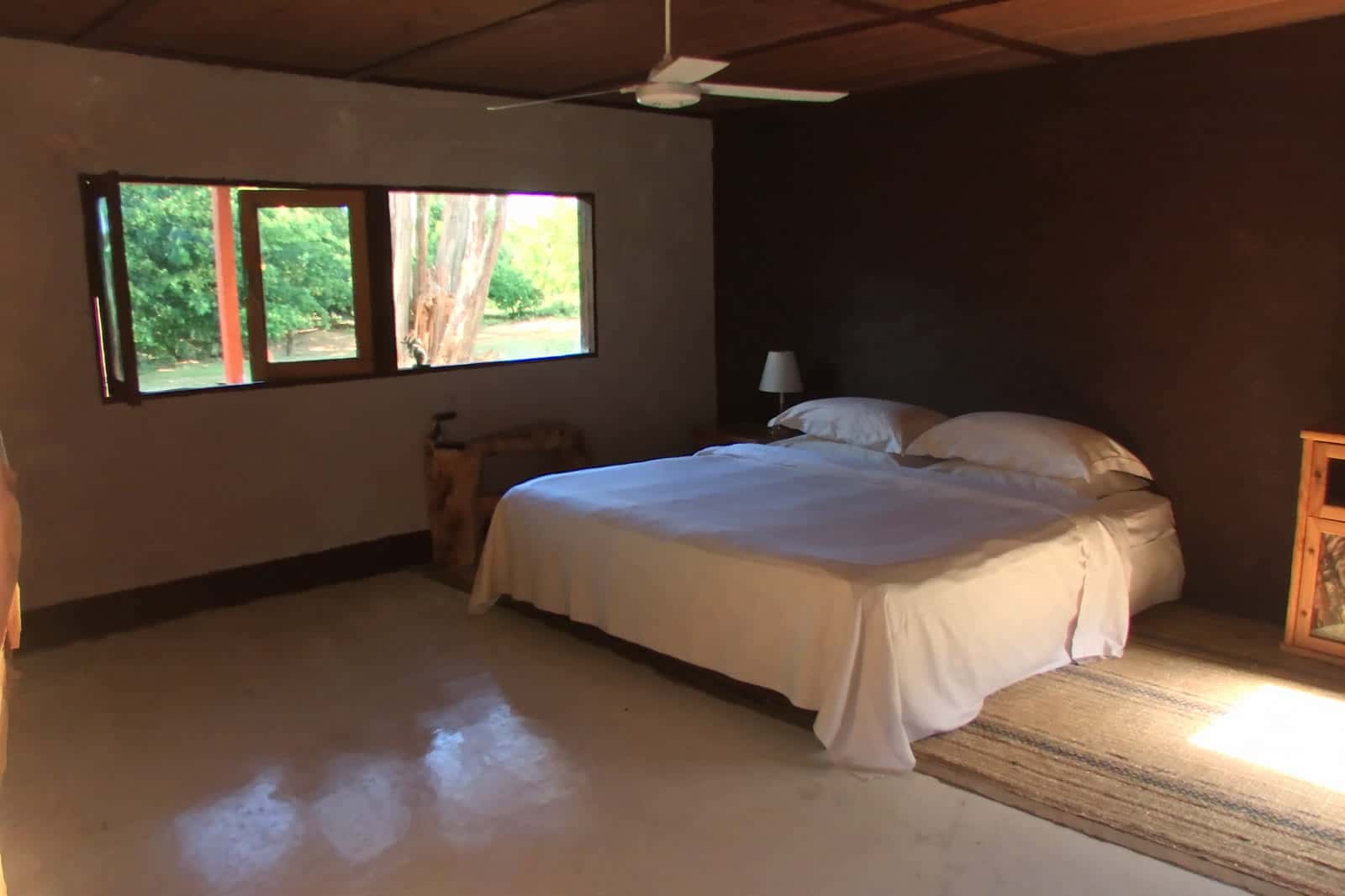 Queen room